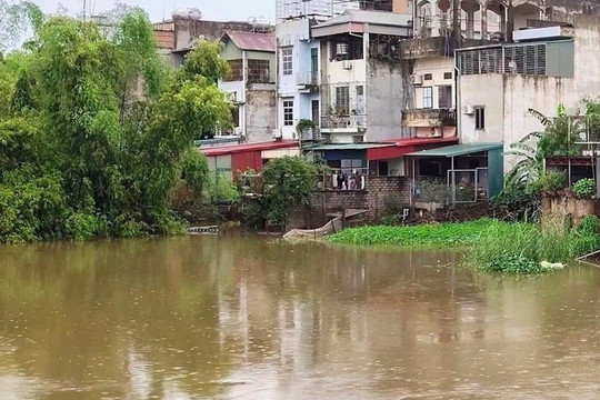 Hà Nội báo động lũ trên sông Tích