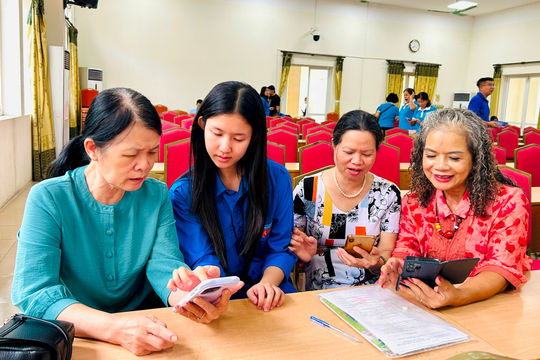 Hoàng Mai đưa ứng dụng iHanoi đến từng người dân