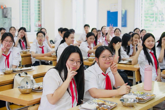 Đồng loạt rà soát, bảo đảm bữa ăn bán trú an toàn