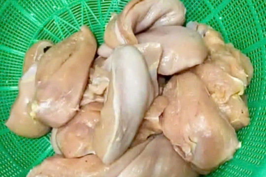 Hà Nội: Xác minh phản ánh thực phẩm có dấu hiệu bất thường tại Trường Tiểu học Lê Trọng Tấn