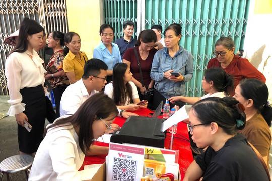 Xã Hồng Sơn thúc đẩy thanh toán không dùng tiền mặt tại chợ và khu dân cư