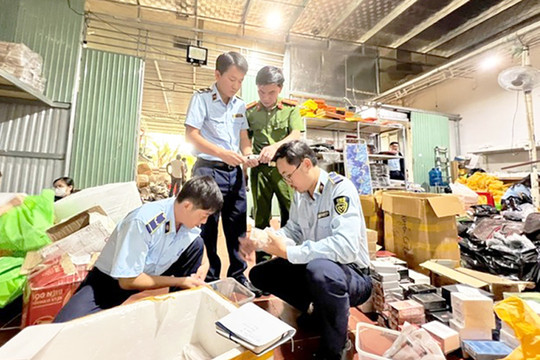 Kiên quyết xử lý vi phạm, hàng lậu từ địa bàn cơ sở