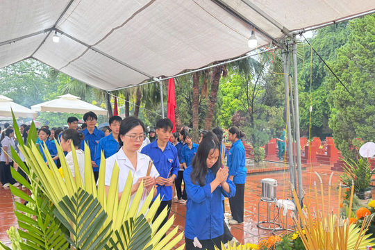 Tuổi trẻ Ô Diên chung tay lấy mẫu, góp sức tìm lại danh tính liệt sĩ