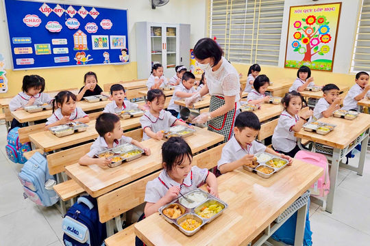 Bữa ăn bán trú: Không chỉ an toàn mà phải đủ chất, phù hợp lứa tuổi