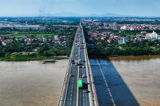 Bổ sung xe dịch vụ công ích được lưu thông qua cầu Thăng Long