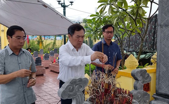 Ứng Hòa lấy mẫu 220 phần mộ liệt sĩ phục vụ giám định ADN