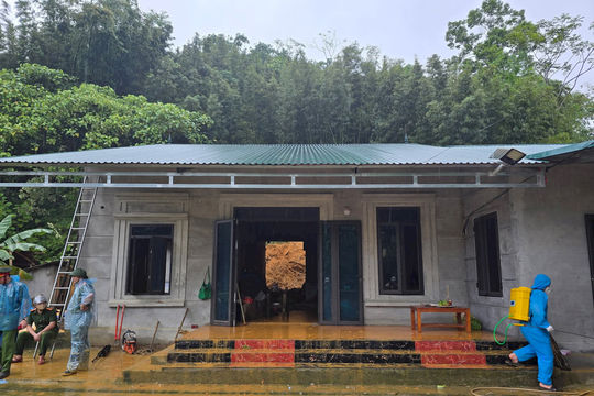 Hiện trường vụ sạt lở đất khiến 3 người thân trong một gia đình tử vong