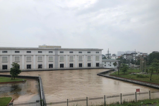 Vận hành hiệu quả trạm bơm hơn 7.000 tỷ đồng, tiêu thoát nước, chống ngập cho phía Tây Hà Nội