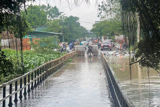 Xã Hưng Đạo: Tạm dừng di chuyển qua cầu Đại Thành, Tân Phú do nước sông dâng cao