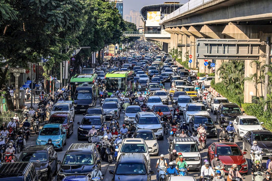 Phân làn, rào chắn đường Nguyễn Trãi phục vụ thi công Vành đai 2,5