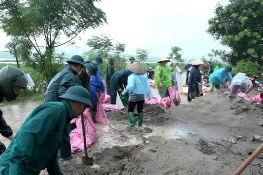 Xã Mỹ Đức sơ tán, di dời người và tài sản của khoảng 80 hộ dân phòng mưa lũ