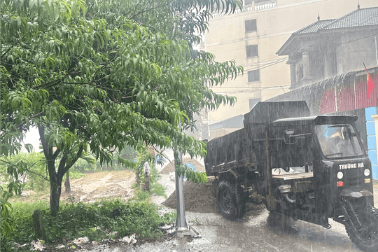Hồng Sơn: Huy động 120 người chống tràn khu vực Trạm bơm Phú La