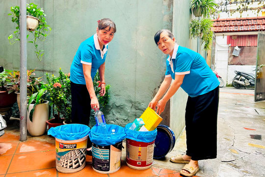 Phụ nữ phường Hoàng Mai biến rác thành tài nguyên