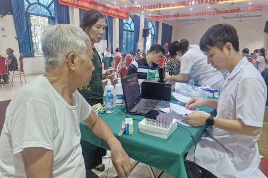 Tăng tốc khám sàng lọc, cập nhật hồ sơ sức khoẻ điện tử cho người dân