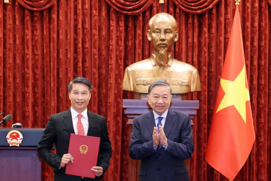 Tổng Bí thư, Chủ tịch nước Tô Lâm trao quyết định bổ nhiệm 2 đại sứ đặc mệnh toàn quyền