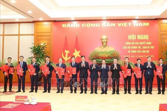 Công bố 12 quyết định của Bộ Chính trị, Ban Bí thư về công tác cán bộ