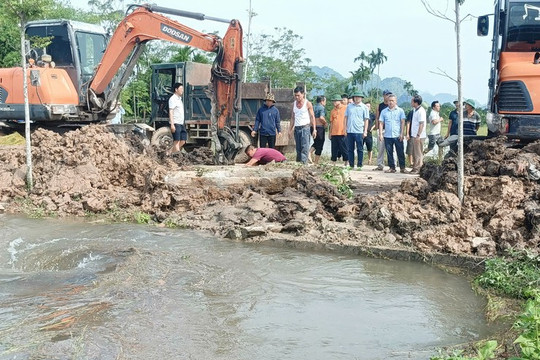 Xã Hồng Sơn chủ động ứng phó sự cố thủy lợi, bảo vệ diện tích lúa trước nguy cơ ngập úng