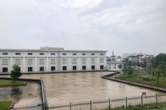 Hà Nội: Tích cực vận hành trạm bơm chống ngập, bảo đảm an toàn các hồ thủy lợi
