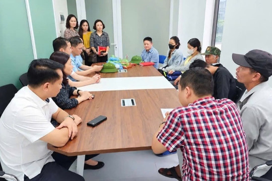 Phường Đông Ngạc thăm hỏi, động viên gia đình sinh viên Trường Đại học Mỏ - Địa chất