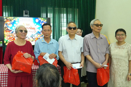 Ấm áp Trung thu cùng người khiếm thị Thanh Xuân