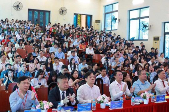AI trong giáo dục phổ thông: Từ sử dụng công cụ đến phát triển năng lực