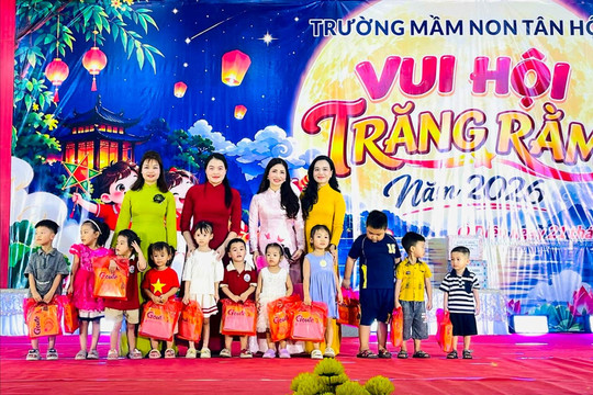 Vầng trăng cho những tuổi thơ cần được chở che