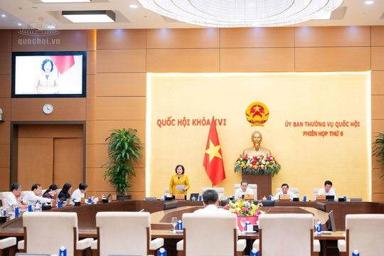 Cử tri và nhân dân lo lắng về thiếu sách giáo khoa, chất lượng bữa ăn bán trú