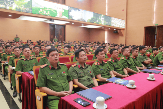 430 cán bộ, chiến sĩ Công an Hà Nội được tập huấn cứu nạn dưới nước