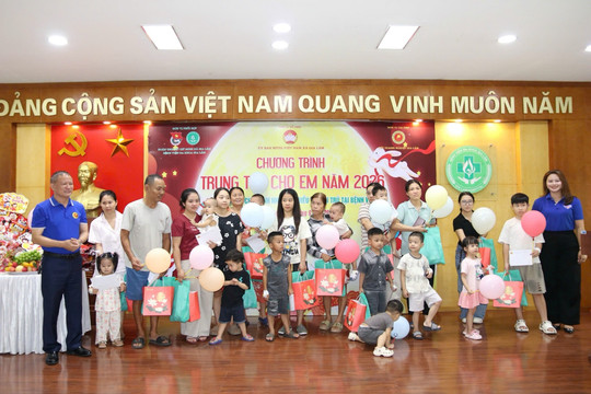 Hội Doanh nghiệp Gia Lâm chung tay chăm lo Tết Trung thu cho bệnh nhi