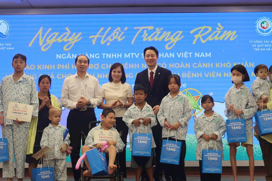Ấm áp “Ngày hội Trăng rằm” tại Bệnh viện Nhi Hà Nội