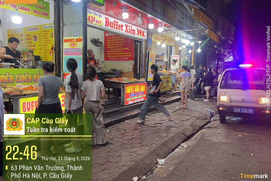 Phường Cầu Giấy xử lý vi phạm trật tự đô thị trên phố Phan Văn Trường