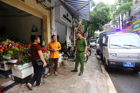 Quyết liệt gỡ “điểm nghẽn” trật tự đô thị tại địa bàn giáp ranh