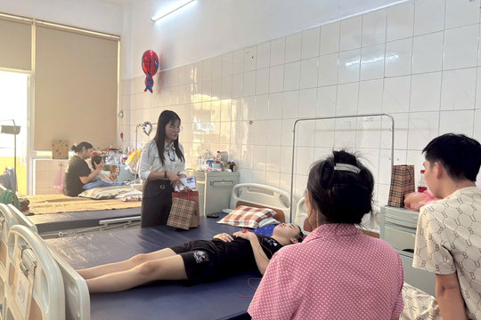 Để tuổi thơ không vắng một mùa trăng