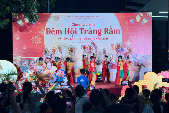 Phường Ô Chợ Dừa tổ chức Đêm hội trăng rằm vui tươi, ý nghĩa