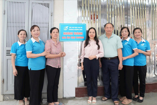 Phường Khương Đình: Trao mái ấm tình thương cho gia đình có hoàn cảnh khó khăn
