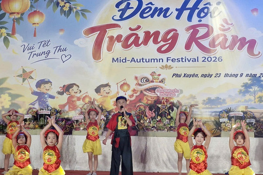 Ấm áp “Đêm hội Trăng rằm” xã Phú Xuyên