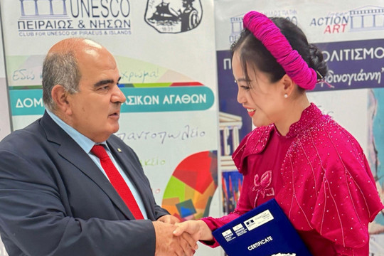 Huyền Trang và hành trình của “Nghệ sĩ tiên phong gìn giữ và phát huy âm nhạc dân gian 2026”