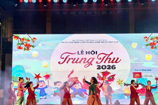 Rộn ràng đêm hội Trung thu 2026 tại Hà Nội