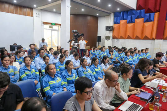 Chăm lo toàn diện đời sống, tạo động lực để nữ công nhân môi trường gắn bó lâu dài với nghề