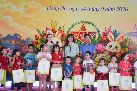 Rộn ràng "Đêm hội trăng rằm" phường Hồng Hà