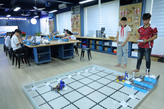 Từ phòng STEM đến những ước mơ xanh nơi vùng biên