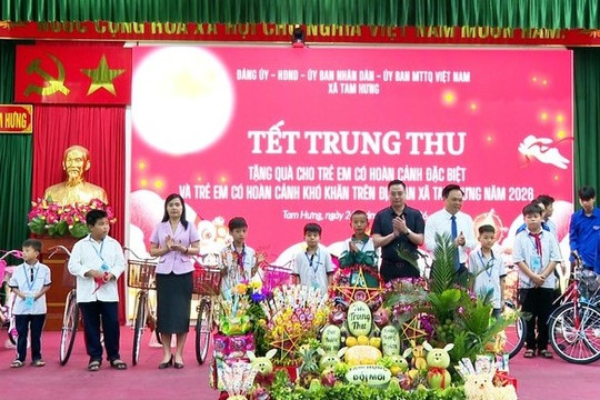 Mùa trăng yêu thương của thiếu nhi Tam Hưng
