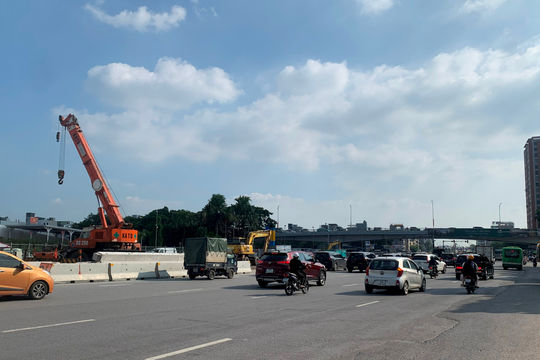 Hà Nội điều chỉnh điểm quay đầu trên đường Cổ Linh để thi công hầm chui