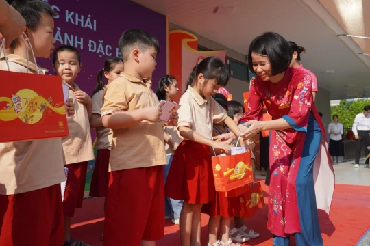 Phường Hoàng Liệt thăm hỏi, hỗ trợ gia đình chính sách, hoàn cảnh khó khăn