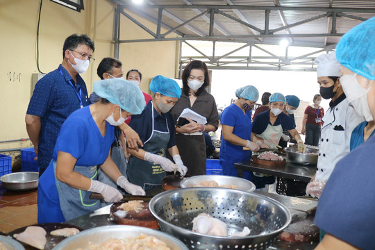 Hà Nội tiếp tục giám sát, kịp thời chấn chỉnh việc tổ chức bữa ăn bán trú