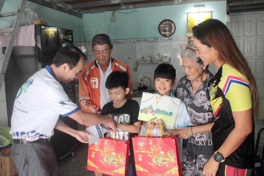Ấm áp mùa Trung thu cùng trẻ em có hoàn cảnh khó khăn