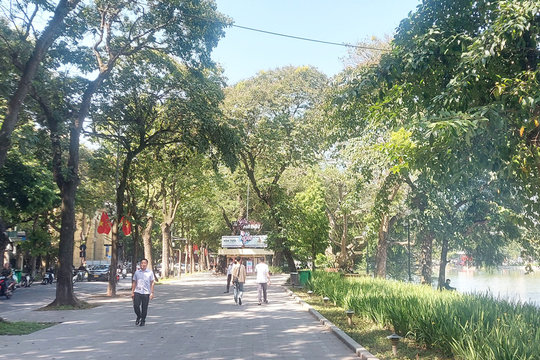 Bắc Bộ ngày nắng hanh, chiều tối và đêm có mưa dông vài nơi