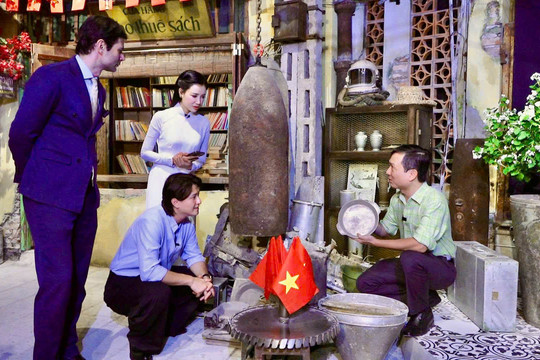 Tour yêu nước: Chạm vào văn hoá bao cấp của người Hà Nội