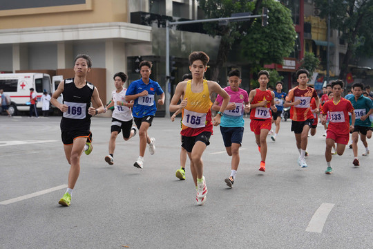 Hơn 5.000 người tham dự Chung kết Giải chạy Báo Hànộimới mở rộng lần thứ 51 - Vì hòa bình năm 2026
