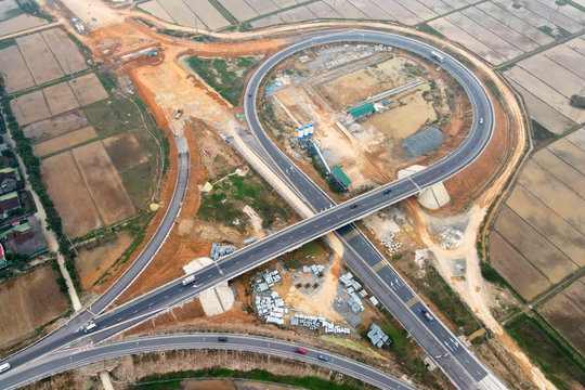 Tìm nguồn lực đầu tư hơn 3.400km đường bộ cao tốc